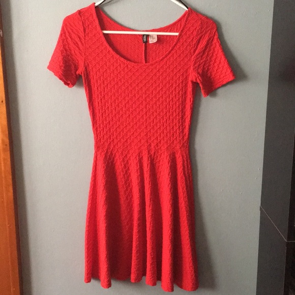 Dresses & Skirts - GREAT CONDITION FLIRTY SPRING DRESS
